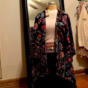 Black floral kimono nwt  three Birdsnest boutique by easel size medium